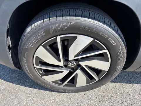 More photos of 2025 Volkswagen Atlas 2.0T SE w/Technology at Pogue Chrysler Dodge Jeep RAM FIAT, KY