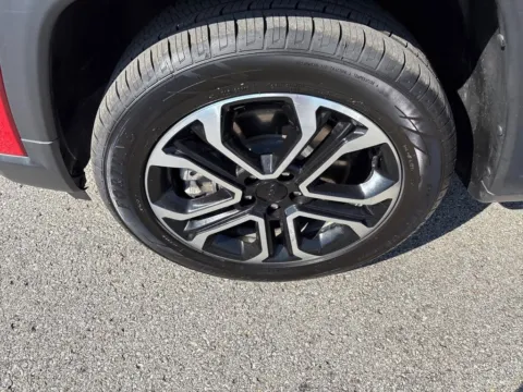 More photos of 2023 Jeep Compass Limited at Pogue Chrysler Dodge Jeep RAM FIAT, KY