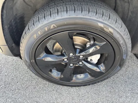More photos of 2024 Jeep Grand Cherokee L Limited at Pogue Chrysler Dodge Jeep RAM FIAT, KY