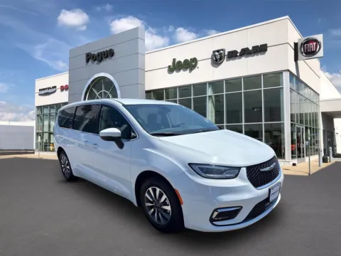 White 2023 Chrysler Pacifica Hybrid Touring L for sale in Powderly, KY