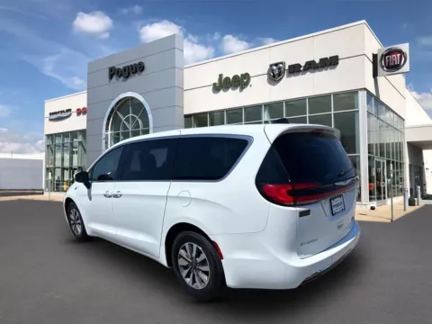 More photos of 2023 Chrysler Pacifica Hybrid Touring L at Pogue Chrysler Dodge Jeep RAM FIAT, KY
