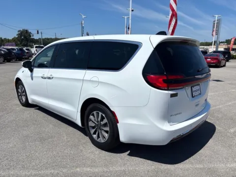 More photos of 2023 Chrysler Pacifica Hybrid Touring L at Pogue Chrysler Dodge Jeep RAM FIAT, KY