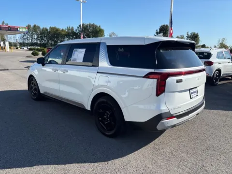 More photos of 2025 Kia Carnival LXS at Pogue Chrysler Dodge Jeep RAM FIAT, KY
