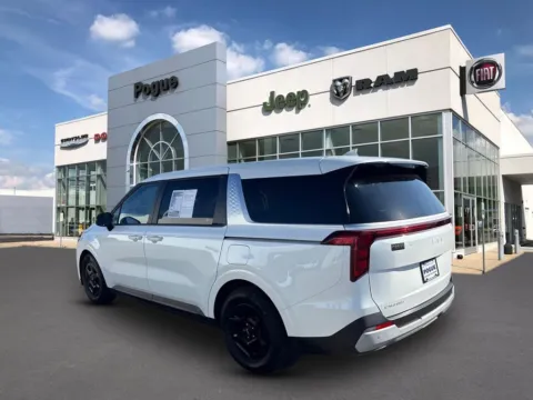 More photos of 2025 Kia Carnival LXS at Pogue Chrysler Dodge Jeep RAM FIAT, KY
