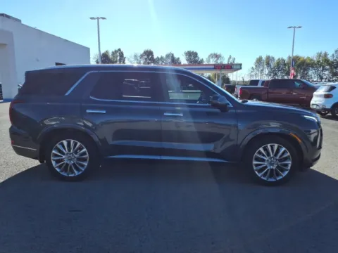 Photos of 2020 Hyundai Palisade Limited for sale in Powderly, KY at Pogue Chrysler Dodge Jeep RAM FIAT