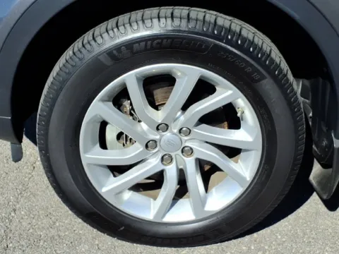 More photos of 2019 Land Rover Discovery Sport at Pogue Chrysler Dodge Jeep RAM FIAT, KY