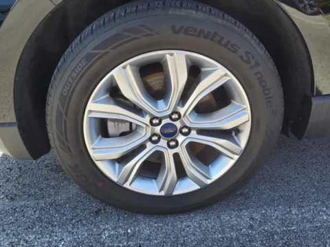 More photos of 2022 Ford Edge Titanium at Pogue Chrysler Dodge Jeep RAM FIAT, KY