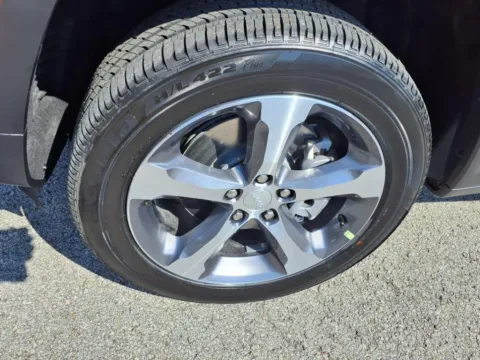 More photos of 2025 Jeep Grand Cherokee GRAND CHEROKEE L LIMITED 4X4 at Pogue Chrysler Dodge Jeep RAM FIAT, KY