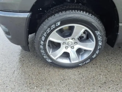 More photos of 2025 RAM Ram 1500 RAM 1500 TRADESMAN CREW CAB 4X4 5'7' BOX at Pogue Chrysler Dodge Jeep RAM FIAT, KY