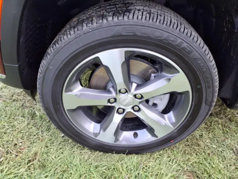 More photos of 2025 Jeep Grand Cherokee GRAND CHEROKEE L LIMITED 4X4 at Pogue Chrysler Dodge Jeep RAM FIAT, KY