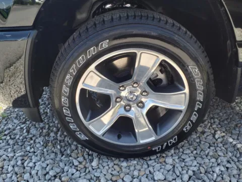 More photos of 2025 RAM Ram 1500 RAM 1500 TRADESMAN CREW CAB 4X4 5'7' BOX at Pogue Chrysler Dodge Jeep RAM FIAT, KY