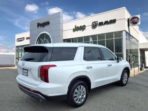 Photos of 2024 Hyundai Palisade SEL for sale in Powderly, KY at Pogue Chrysler Dodge Jeep RAM FIAT