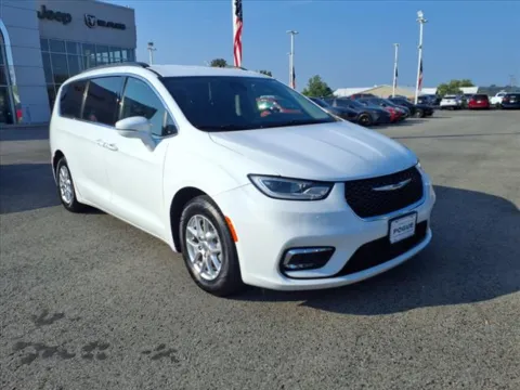 White 2022 Chrysler Pacifica Touring L for sale in Powderly, KY