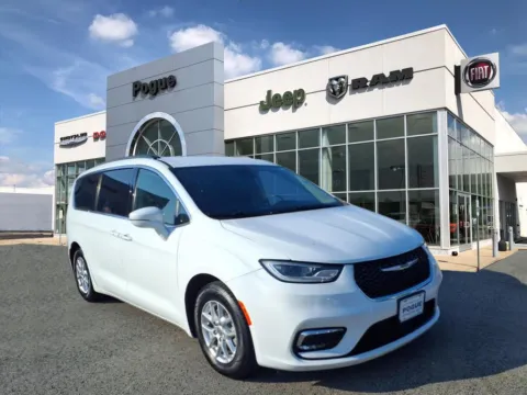 White 2022 Chrysler Pacifica Touring L for sale in Powderly, KY