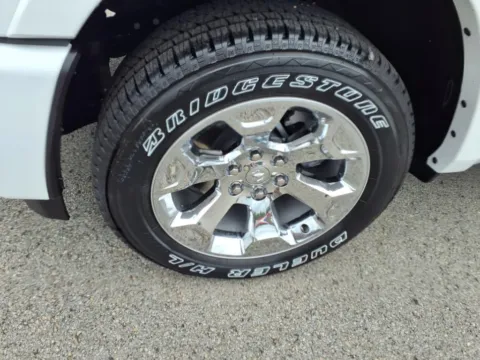 More photos of 2026 RAM Ram 1500 RAM 1500 BIG HORN CREW CAB 4X4 5'7' BOX at Pogue Chrysler Dodge Jeep RAM FIAT, KY