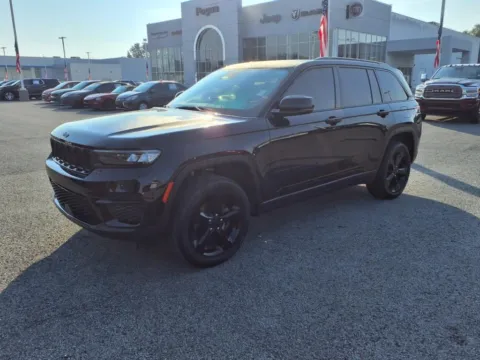 More photos of 2023 Jeep Grand Cherokee Altitude at Pogue Chrysler Dodge Jeep RAM FIAT, KY