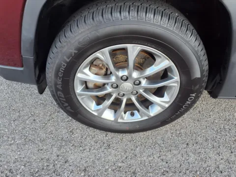 More photos of 2019 Jeep Cherokee Latitude Plus at Pogue Chrysler Dodge Jeep RAM FIAT, KY