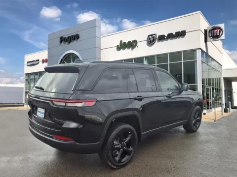 Photos of 2025 Jeep Grand Cherokee GRAND CHEROKEE LIMITED 4X4 for sale in Powderly, KY at Pogue Chrysler Dodge Jeep RAM FIAT