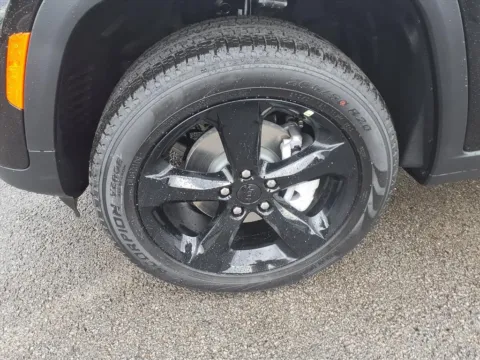 More photos of 2025 Jeep Grand Cherokee GRAND CHEROKEE LIMITED 4X4 at Pogue Chrysler Dodge Jeep RAM FIAT, KY
