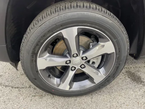 More photos of 2025 Jeep Grand Cherokee GRAND CHEROKEE L LIMITED 4X4 at Pogue Chrysler Dodge Jeep RAM FIAT, KY