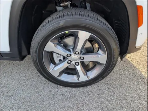 More photos of 2025 Jeep Grand Cherokee GRAND CHEROKEE L LIMITED 4X4 at Pogue Chrysler Dodge Jeep RAM FIAT, KY