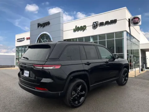 Photos of 2025 Jeep Grand Cherokee GRAND CHEROKEE LIMITED 4X4 for sale in Powderly, KY at Pogue Chrysler Dodge Jeep RAM FIAT