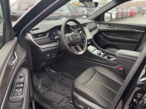 More photos of 2025 Jeep Grand Cherokee GRAND CHEROKEE LIMITED 4X4 at Pogue Chrysler Dodge Jeep RAM FIAT, KY