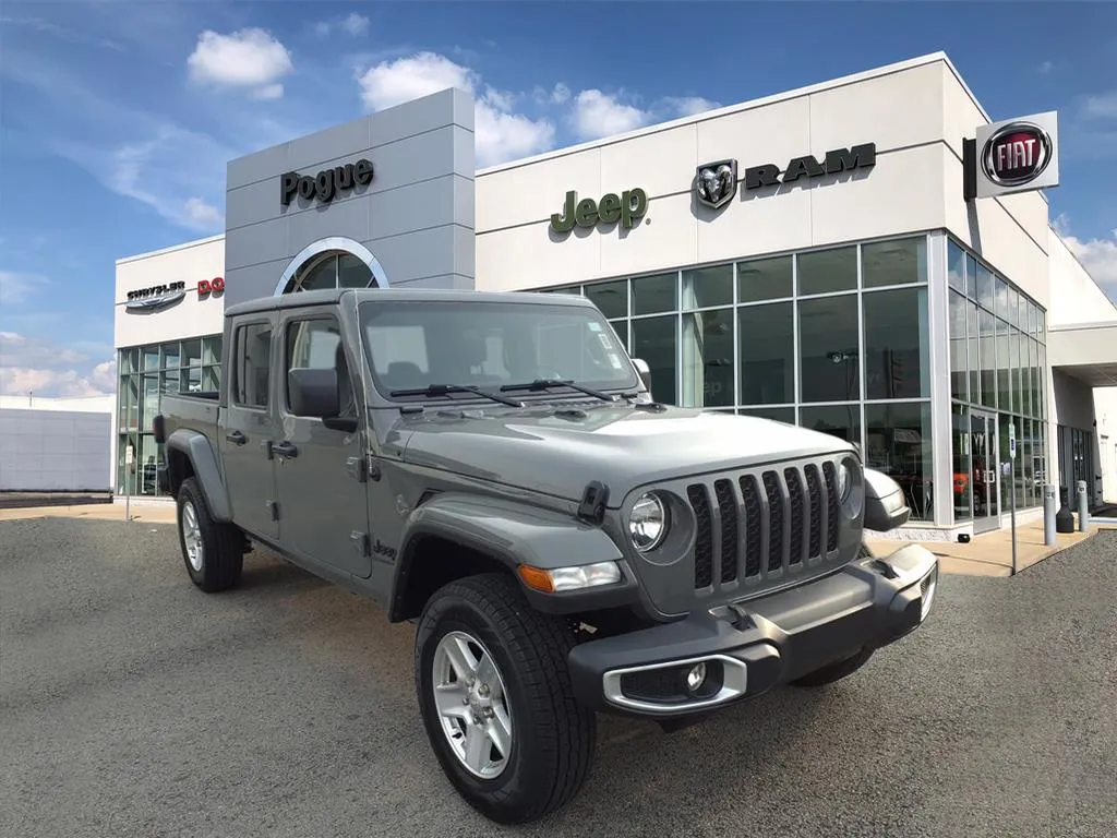 Gray 2022 Jeep Gladiator Sport for sale in Powderly, KY
