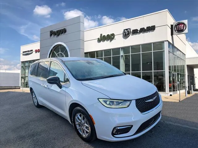 White 2024 Chrysler Pacifica Touring L for sale in Powderly, KY