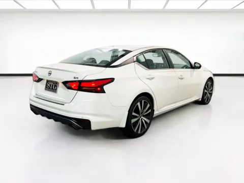 More photos of 2022 Nissan Altima 2.5 SR at STG Chandler, AZ