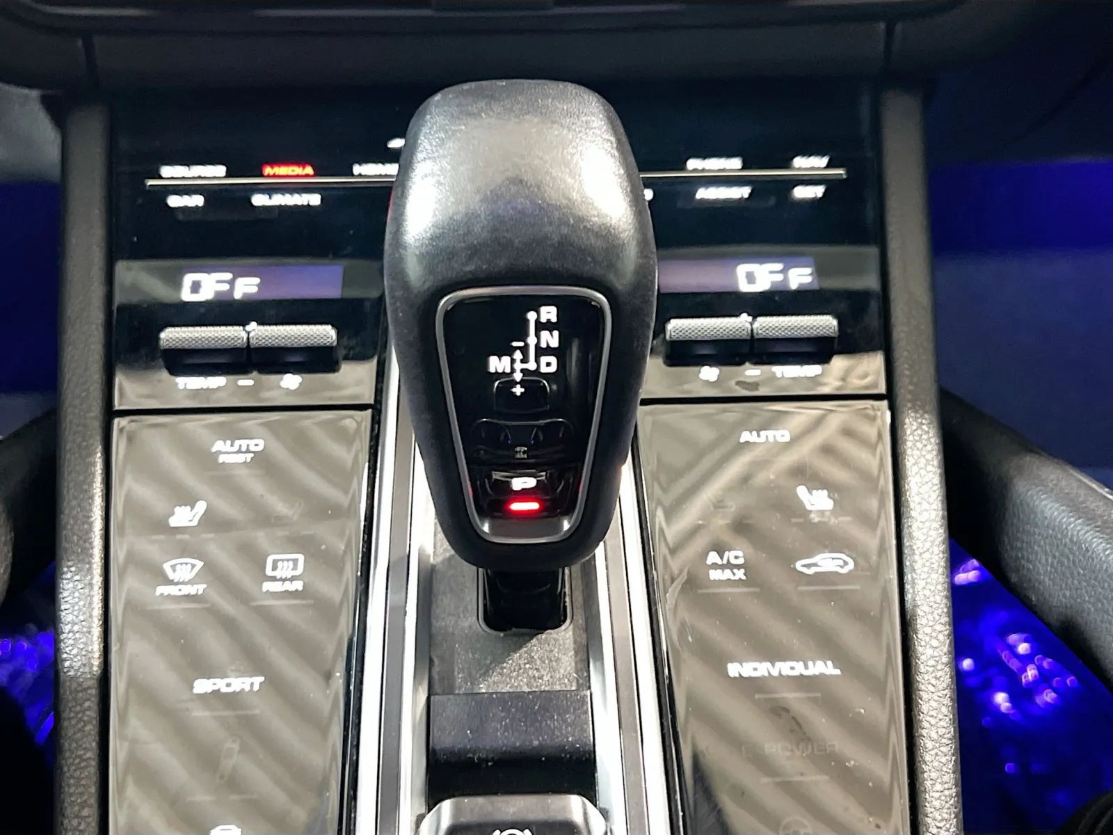 2019 Porsche Cayenne Base photo 4