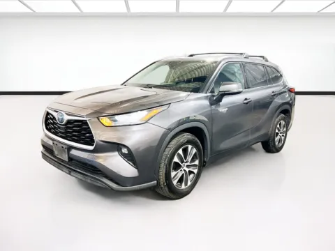 Gray 2020 Toyota Highlander Hybrid XLE for sale in Chandler, AZ