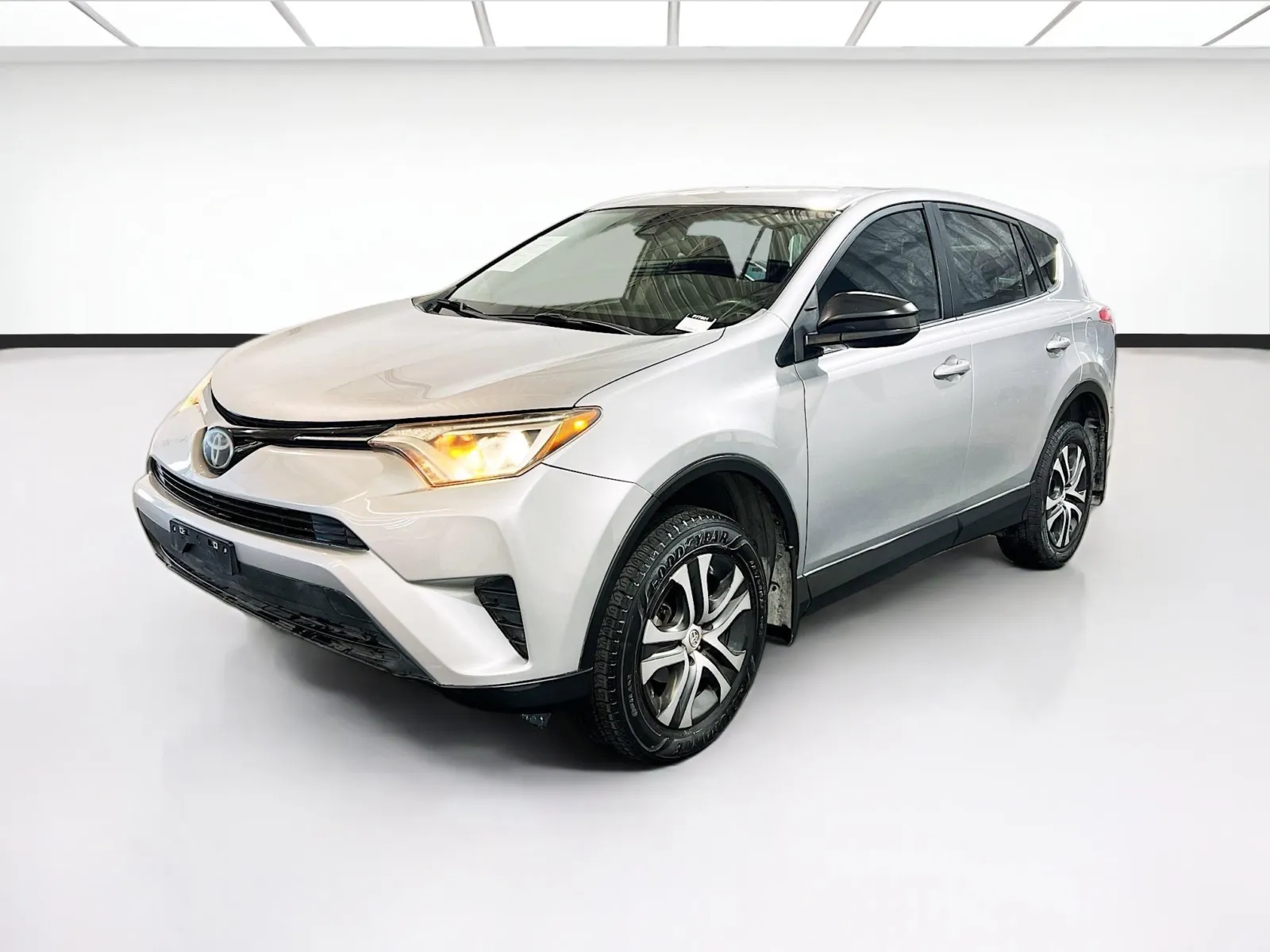 Silver 2018 Toyota RAV4 LE for sale in Chandler, AZ