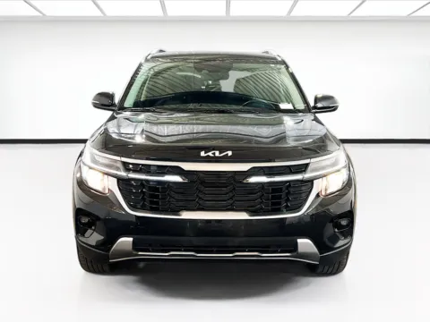 Photos of 2024 Kia Seltos EX for sale in Chandler, AZ at STG Chandler
