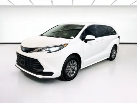 White 2023 Toyota Sienna LE for sale in Chandler, AZ