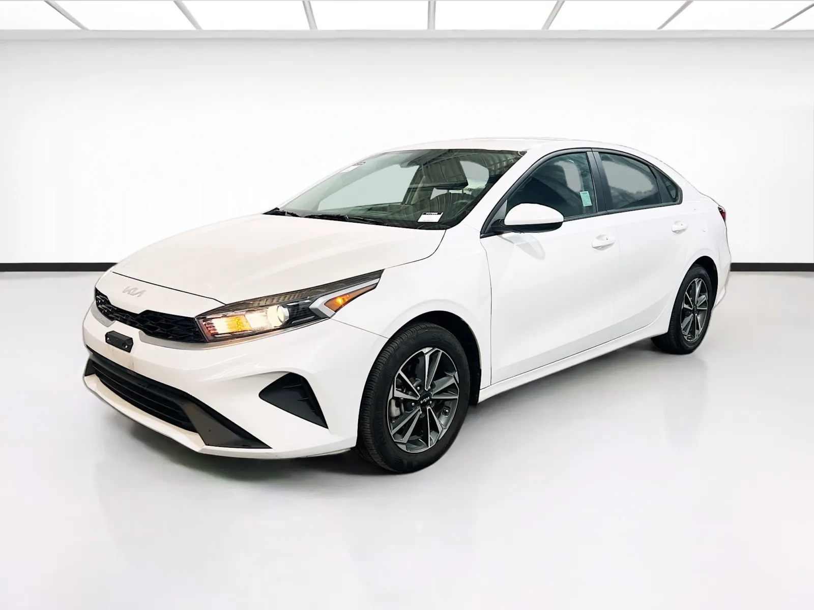 White 2024 Kia Forte LXS for sale in Chandler, AZ