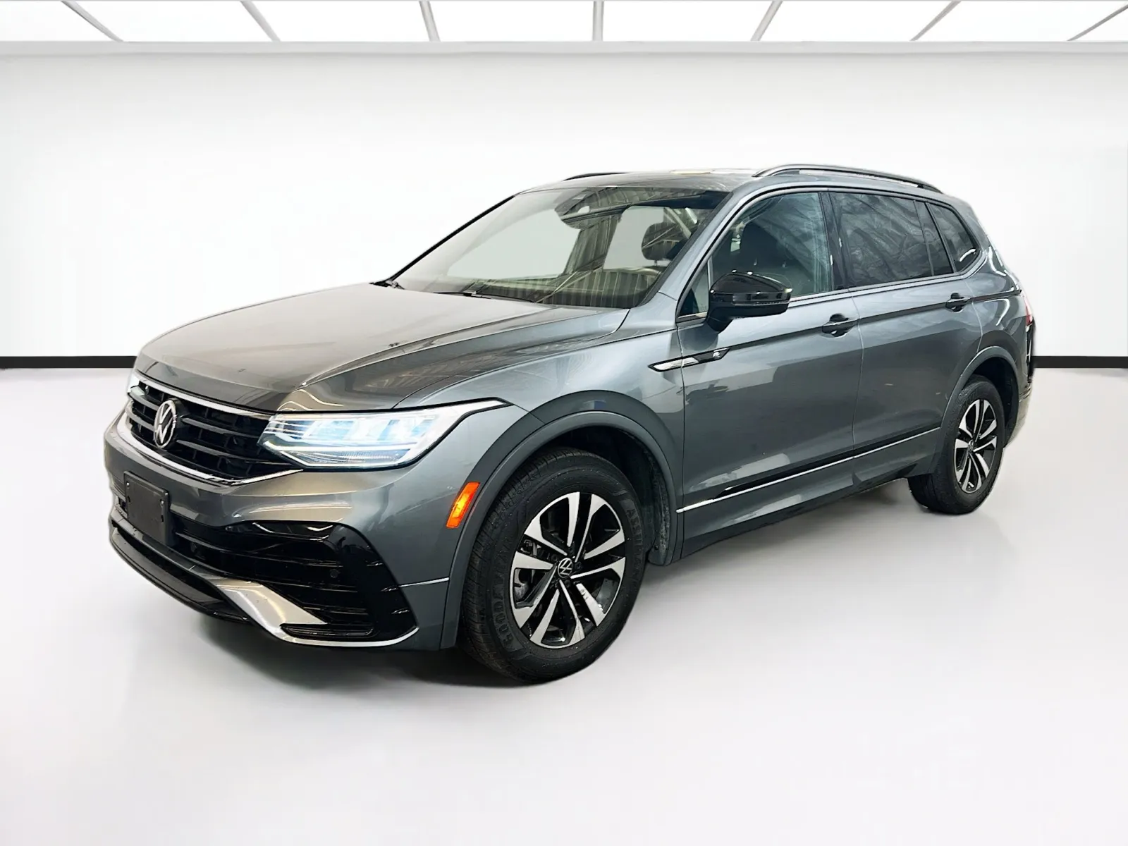 Black 2023 Volkswagen Tiguan SE R-Line Black for sale in Chandler, AZ