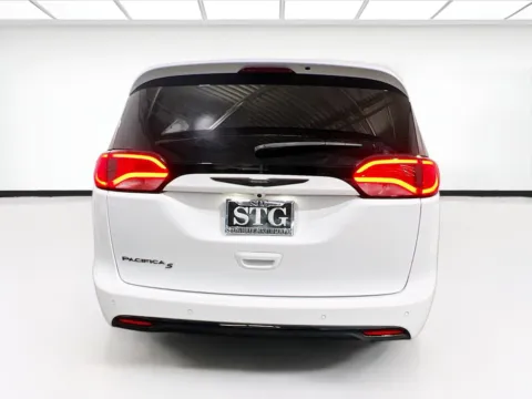 More photos of 2020 Chrysler Pacifica Touring at STG Chandler, AZ