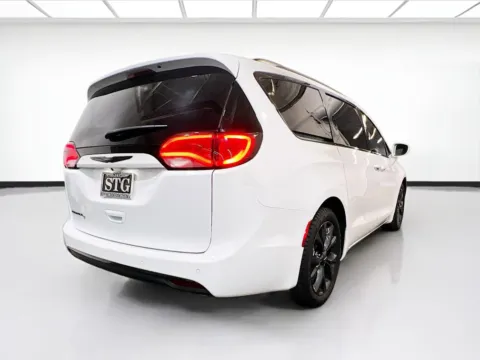 More photos of 2020 Chrysler Pacifica Touring at STG Chandler, AZ