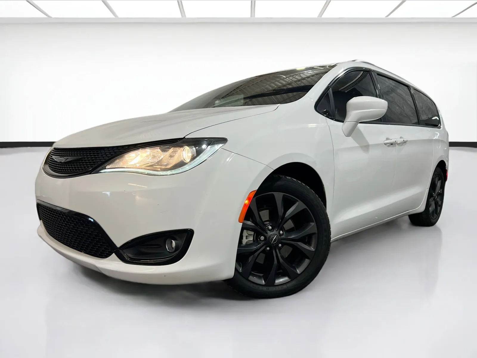 White 2020 Chrysler Pacifica Touring for sale in Chandler, AZ