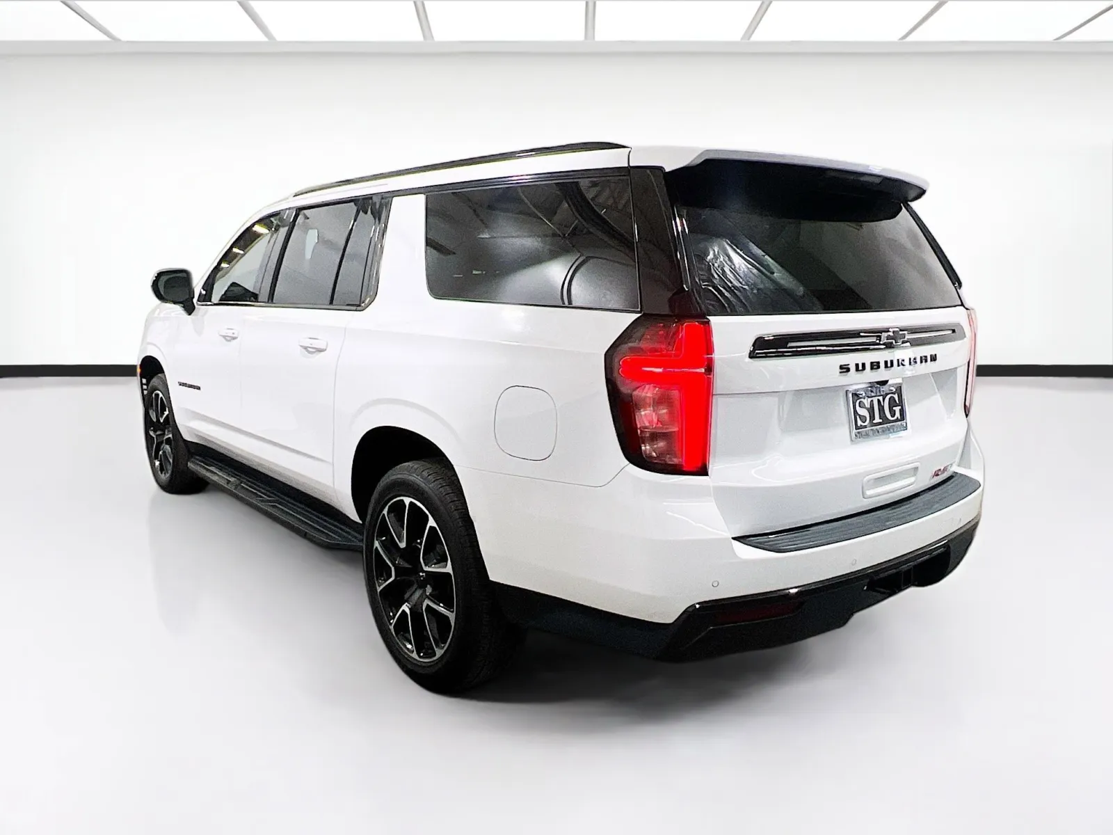 2024 Chevrolet Suburban RST - Photo 6