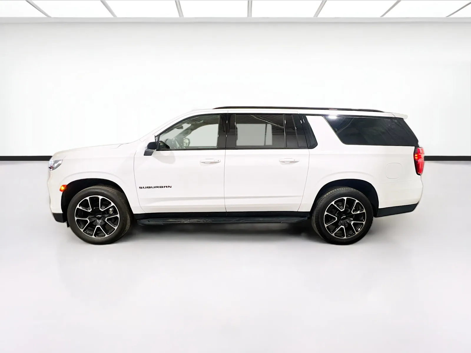 2024 Chevrolet Suburban RST - Photo 23