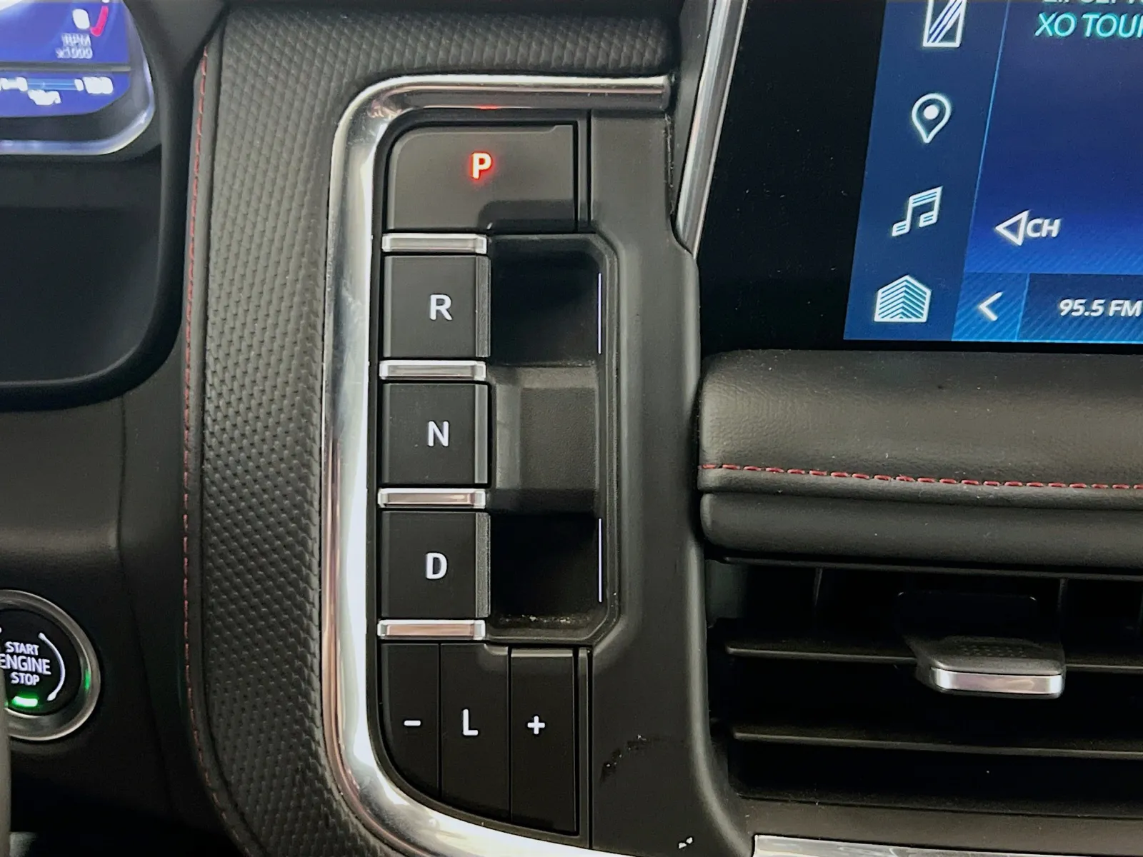 2024 Chevrolet Suburban RST - Photo 12