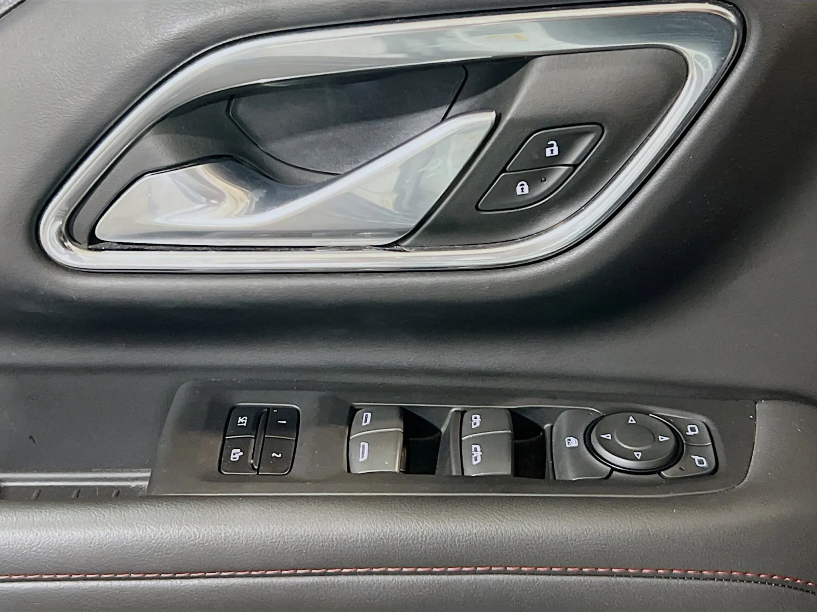 2024 Chevrolet Suburban RST - Photo 13