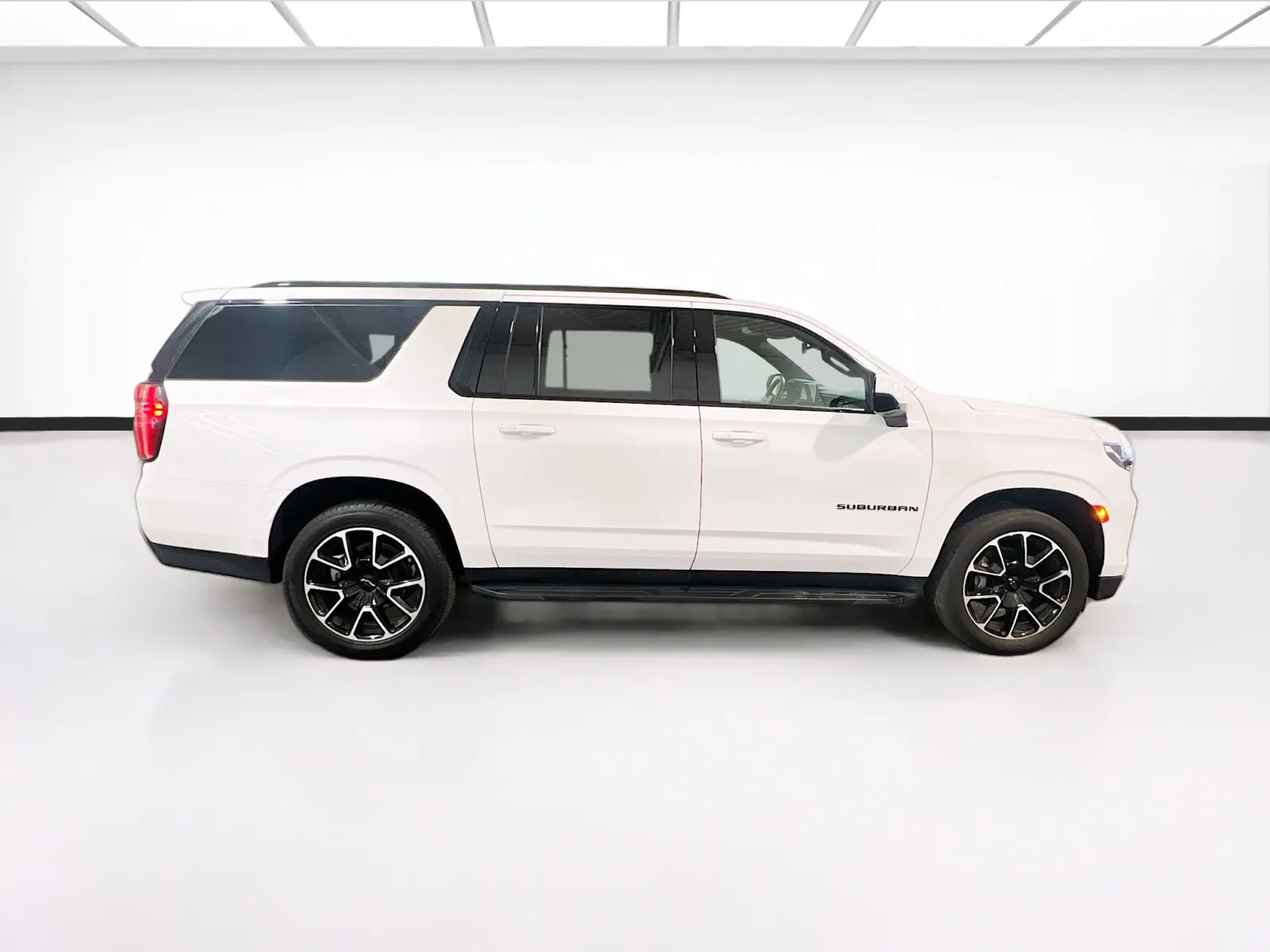 2024 Chevrolet Suburban RST - Photo 24