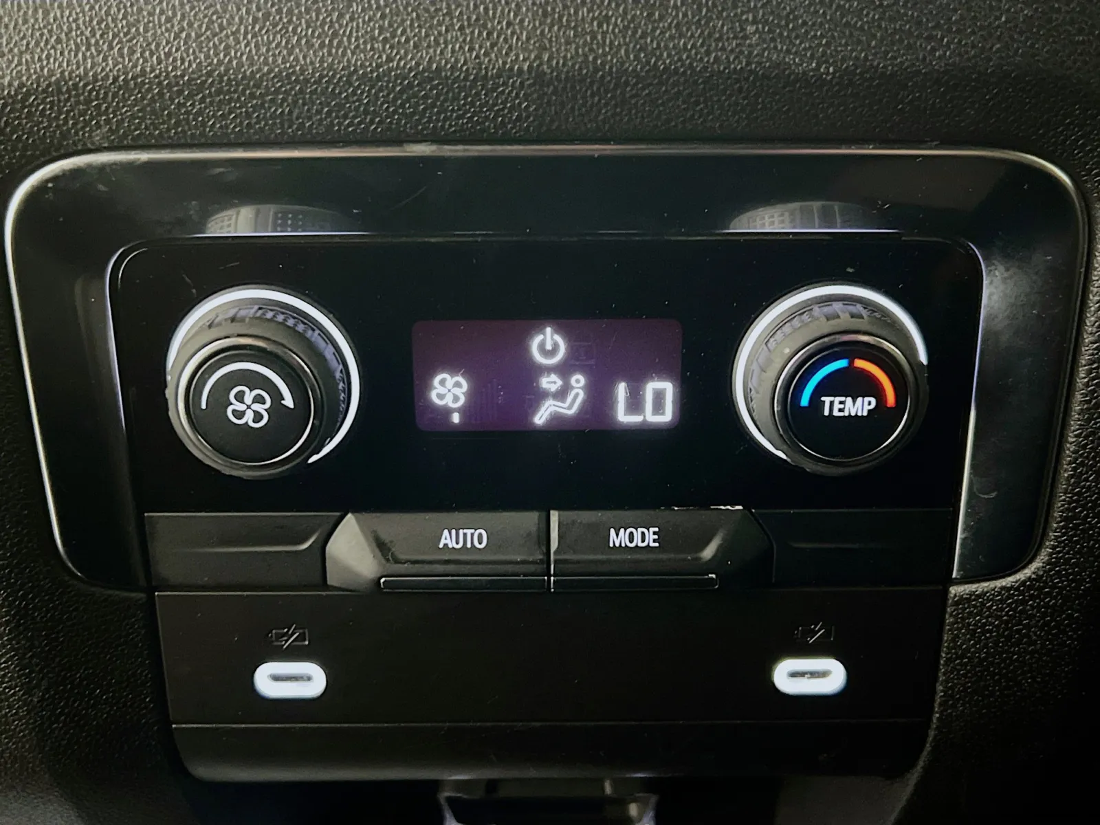 2024 Chevrolet Suburban RST - Photo 18