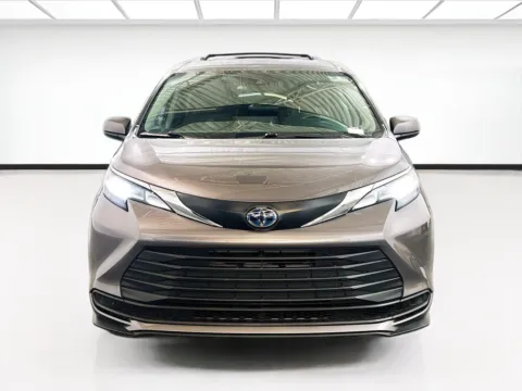 Photos of 2022 Toyota Sienna LE for sale in Chandler, AZ at STG Chandler