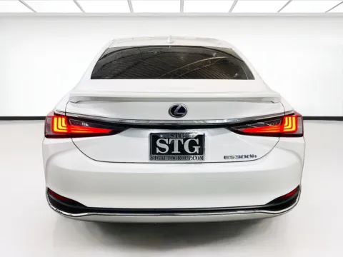 More photos of 2022 Lexus ES 300h at STG Chandler, AZ