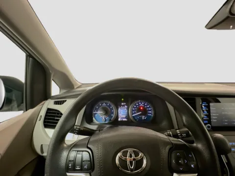 More photos of 2018 Toyota Sienna L at STG Chandler, AZ