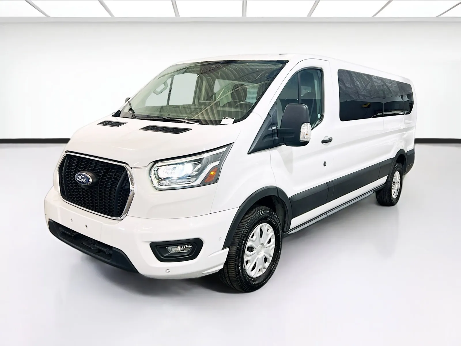 White 2023 Ford Transit Passenger Wagon XLT for sale in Chandler, AZ